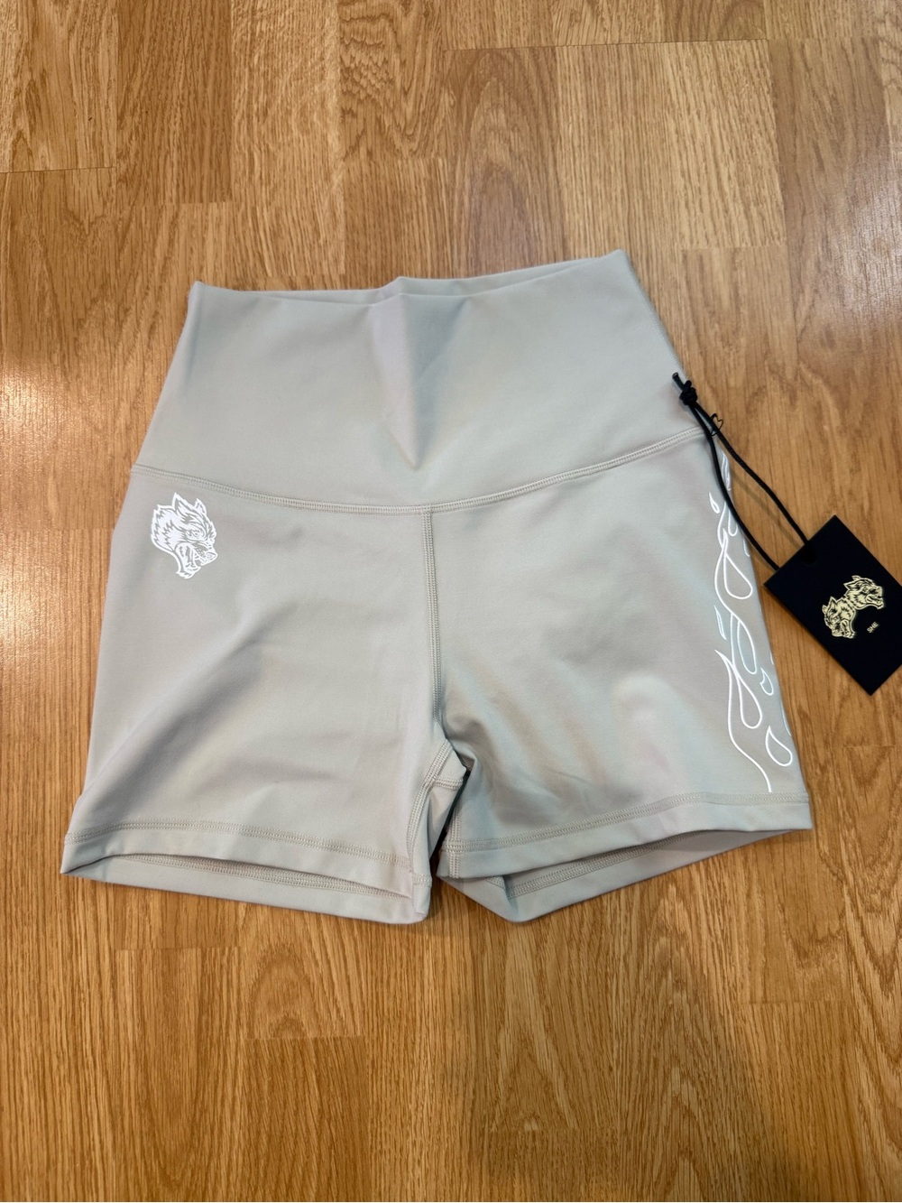 NWT Darc Sport Burn Pump Energy Scrunch Butt Shorts Cactus Gray Small
